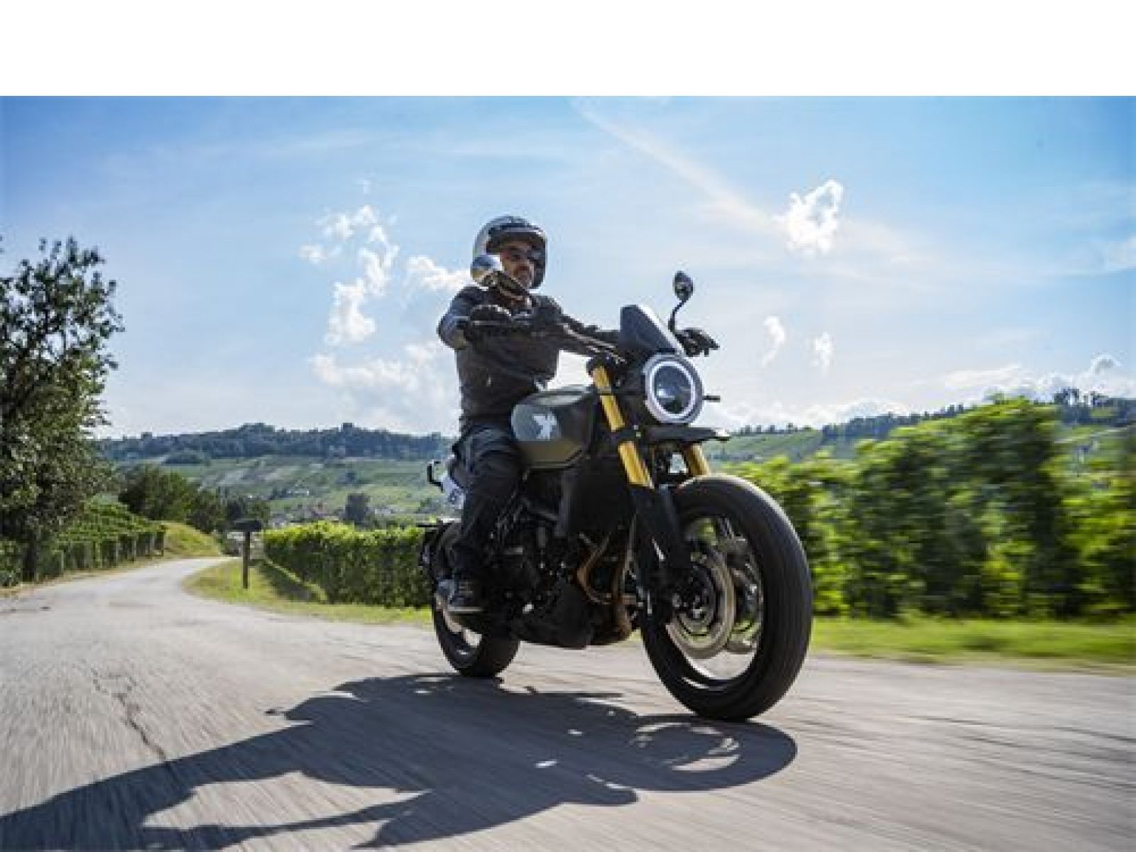 Мотоцикл MOTO MORINI SEIEMMEZZO SCR (GRAPHITE BLACK) 2026